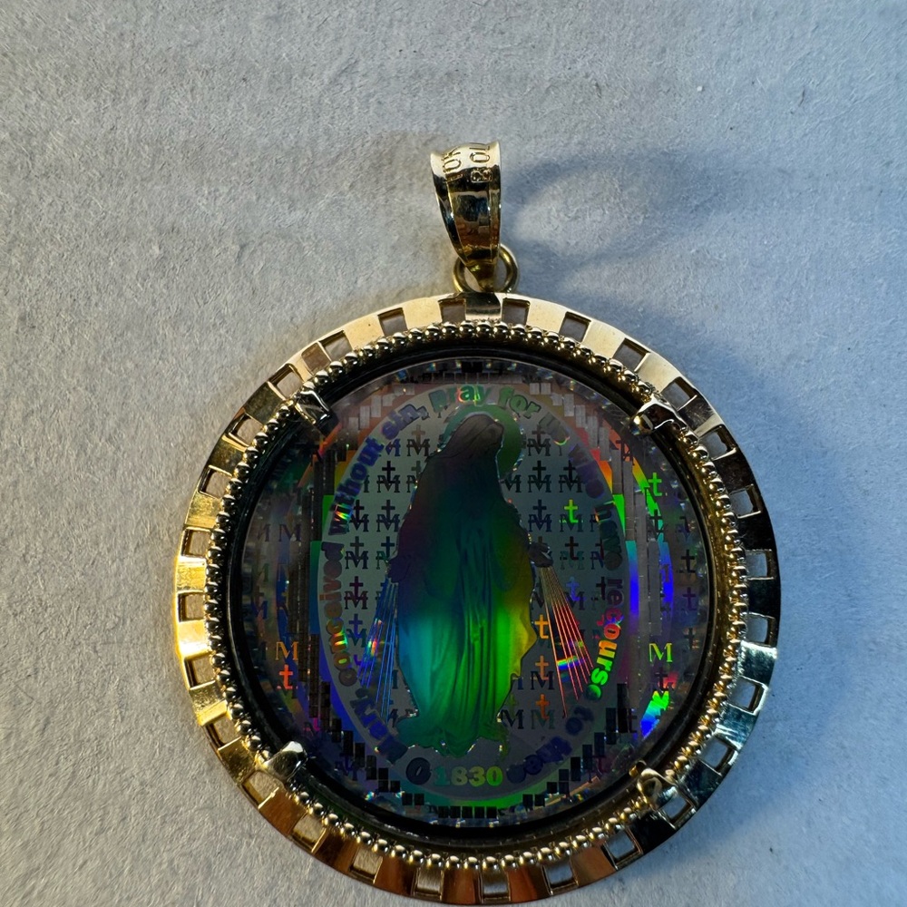 Michael Anthony 10KT Miraculous Mary NanoFiche Tech Holographic Gold Pendant